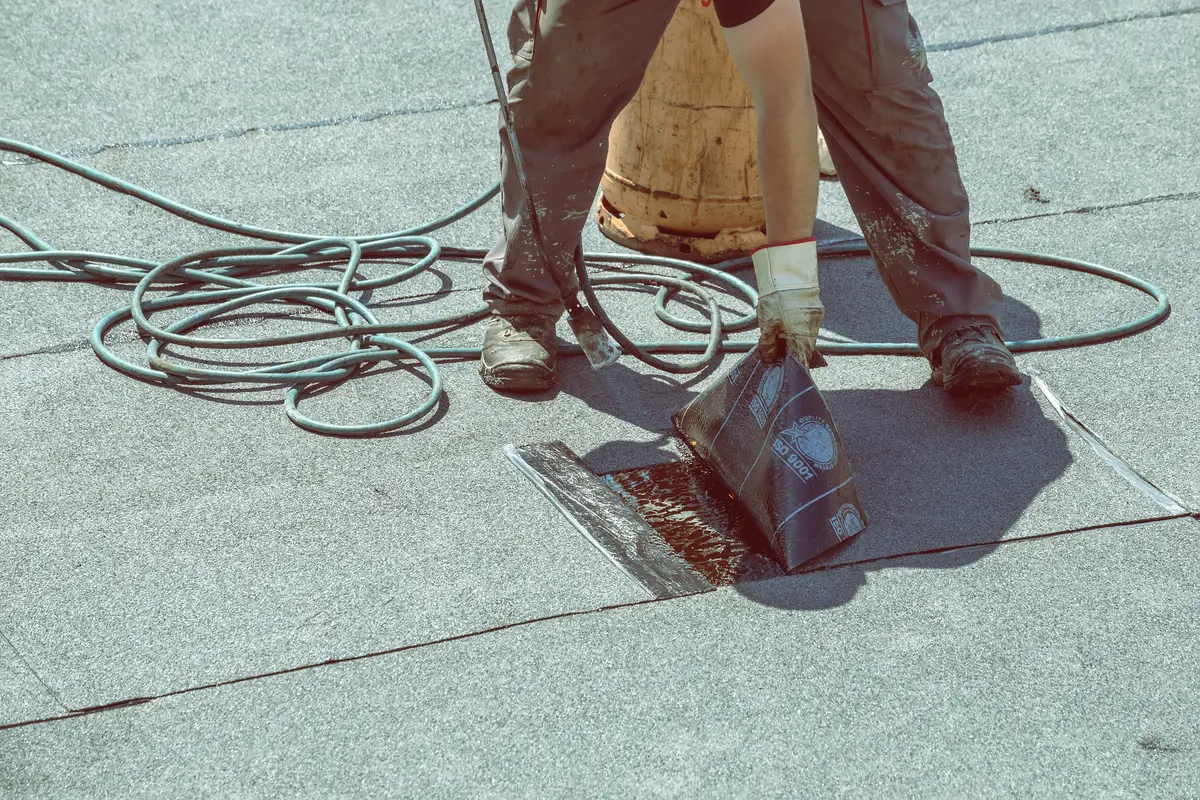 7 Things To Know About Modified Bitumen Roofs (Pros & Cons)
